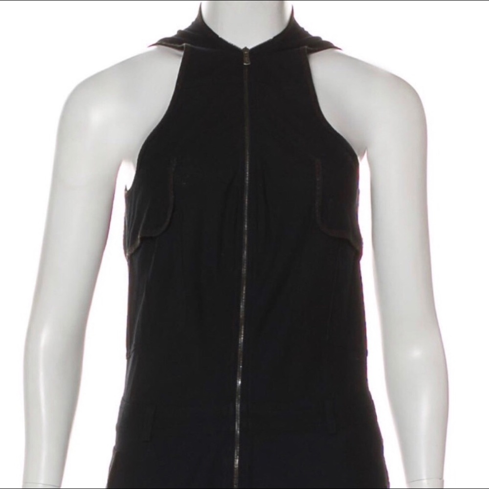 Yves Saint Laurent Sleeveless V neck top Size Large